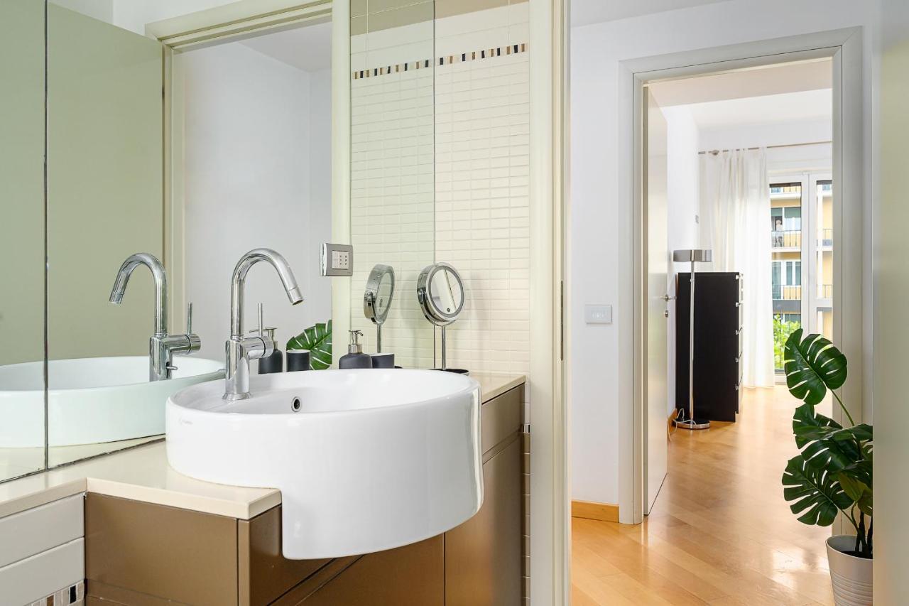 Stylish condo with jacuzzi garibaldi sempione 85m2 Milano Esterno foto